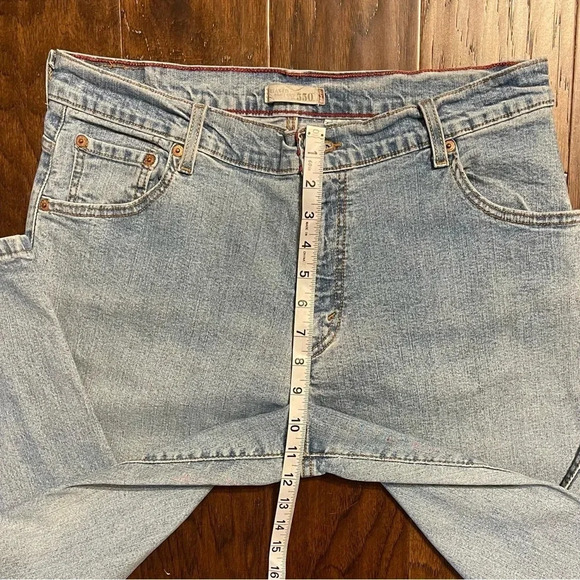 Levi’s Classic Relaxed Bootcut 550 Tapered Light Wash Jeans - Picture 8 of 10
